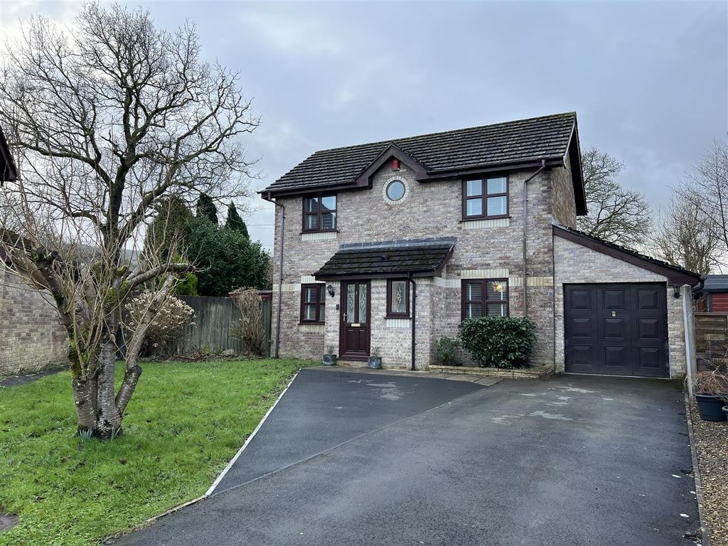 3 bed detached house for sale in Llys Y Deri, Hopkinstown, Ammanford