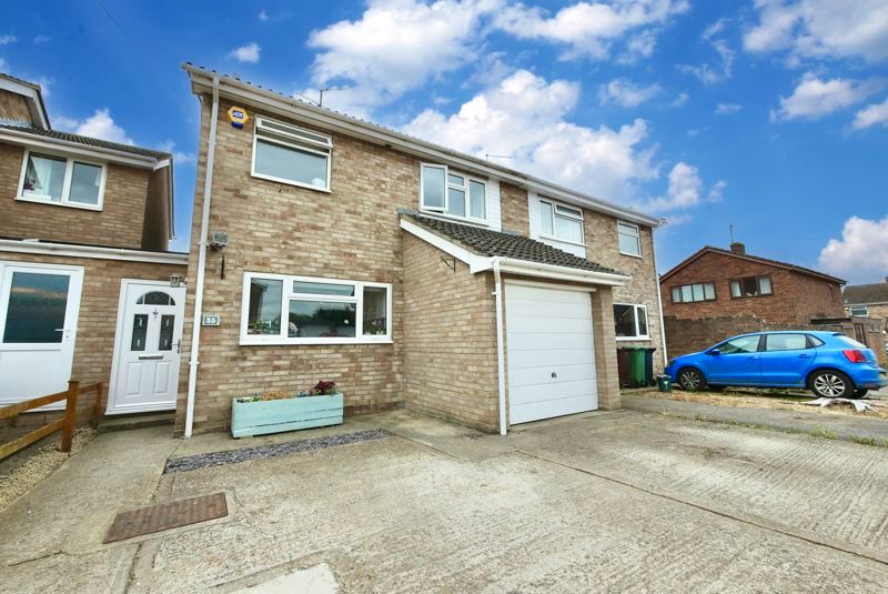 3 bed semidetached house for sale in Vicarage Close, Chalgrove, Oxford