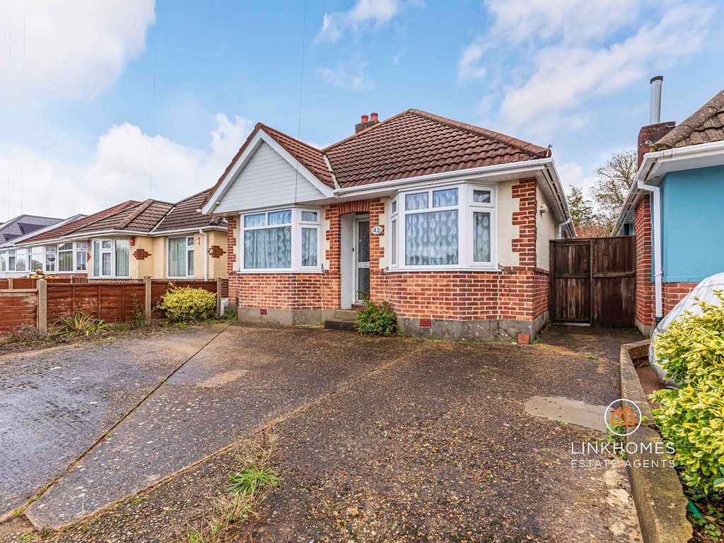 3 bed detached bungalow for sale in Enfield Avenue, Poole BH15, £