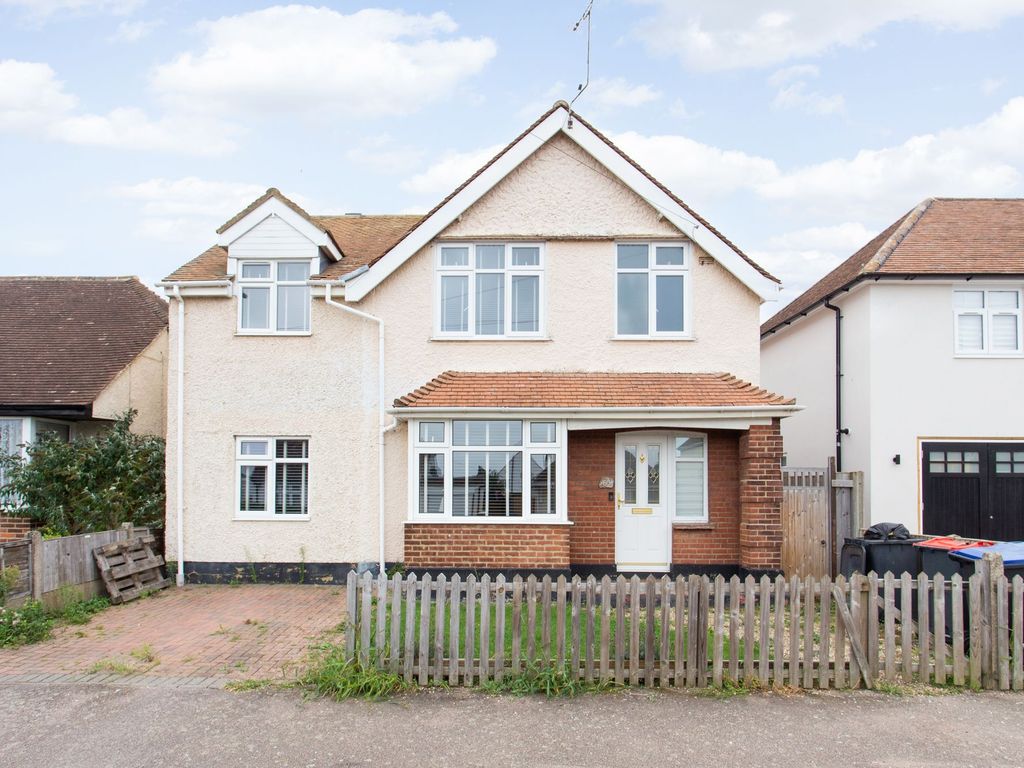 4 bed detached house for sale in Oakdale Road, Herne Bay CT6, £450,000
