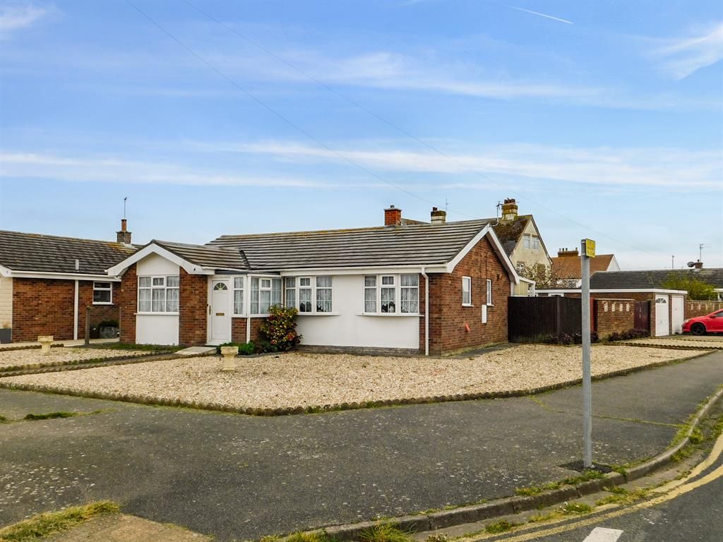3 bed detached bungalow for sale in Buckingham Drive, Chapel St