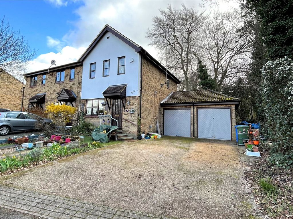 3 bed end terrace house for sale in Pewsey Vale, Bracknell, Berkshire