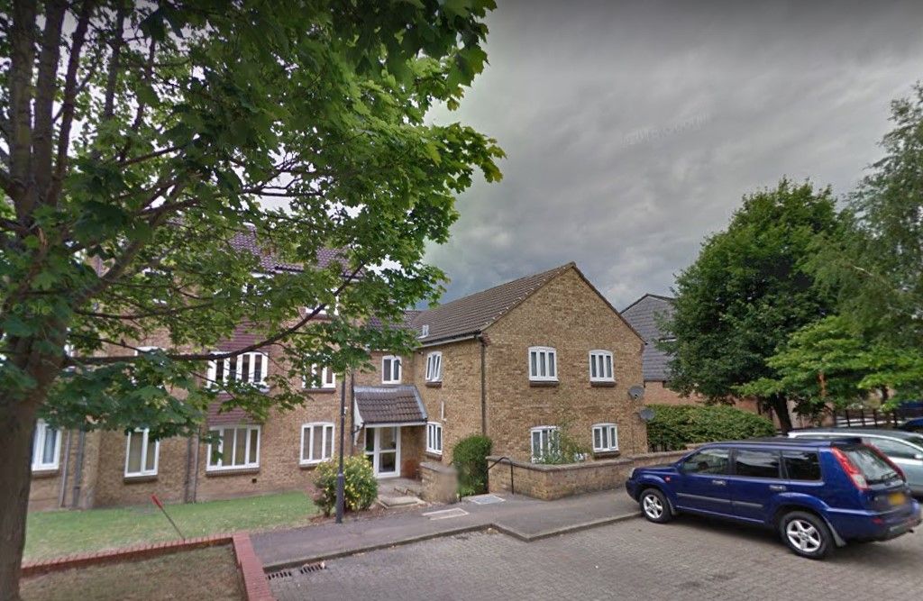 2 bed flat for sale in Dromey Gardens, Harrow Weald, Harrow HA3, £300,000 Zoopla