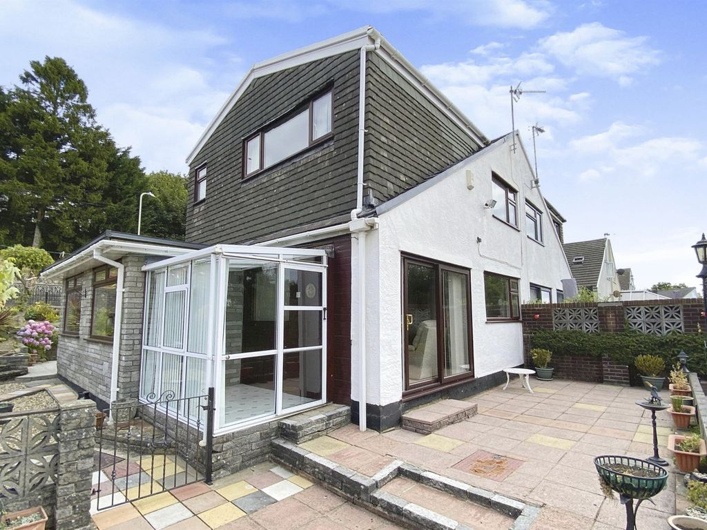 3 bed semidetached house for sale in Chapel Hill Close, Llanharan