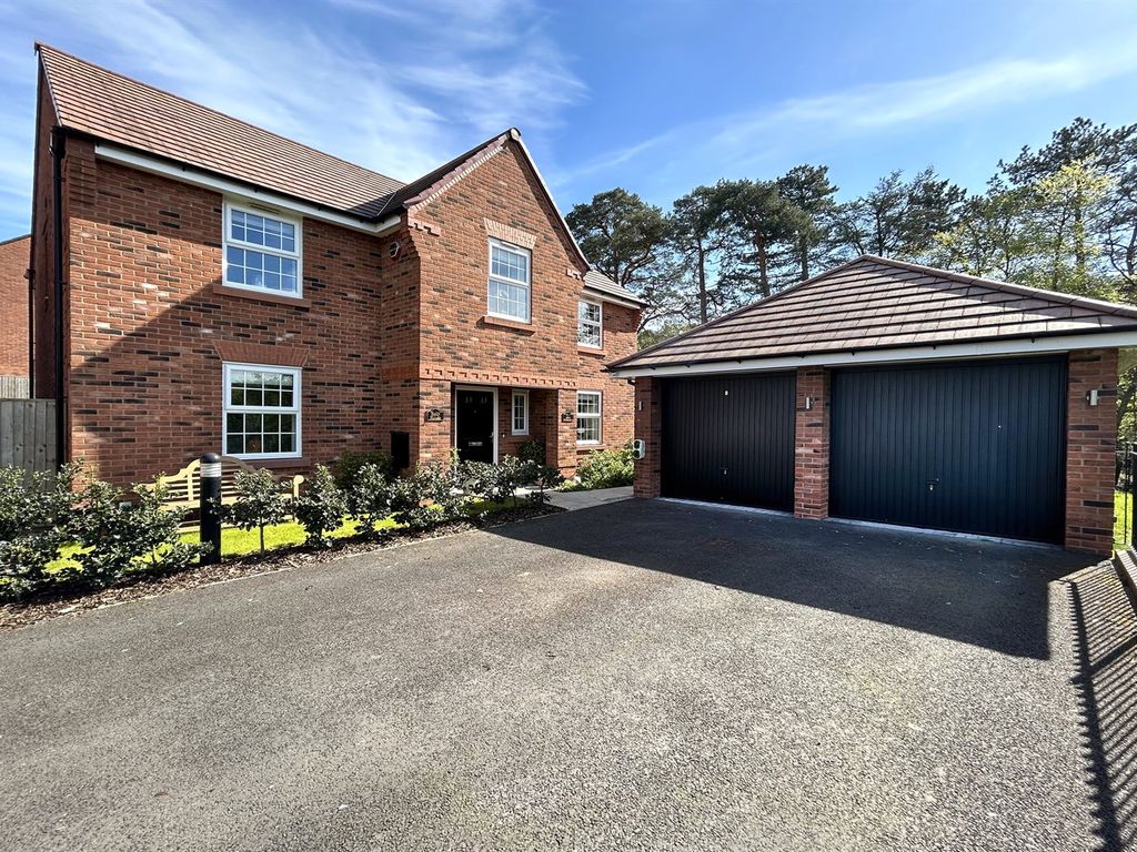 4 bed detached house for sale in Heather Drive, Wilmslow SK9, £825,000
