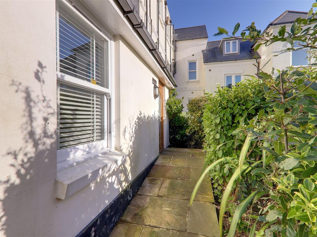 1 bed flat for sale in St. Road, Worthing BN11 Zoopla