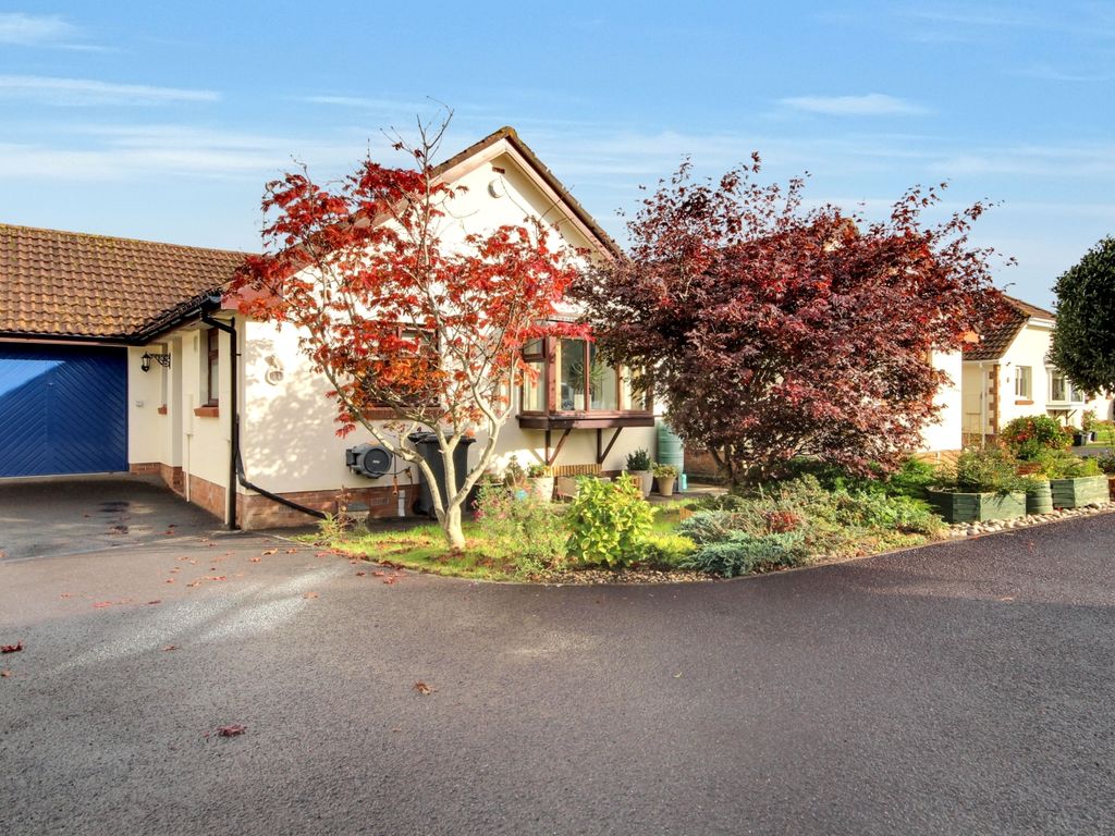 2 bed bungalow for sale in 11 The Laurels, Roundswell, Barnstaple EX31