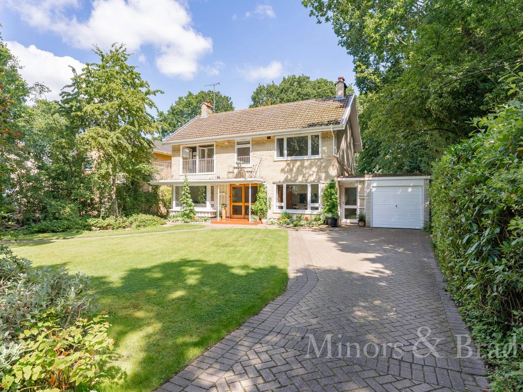 4 bed detached house for sale in Gunton Avenue, Gunton, Lowestoft NR32