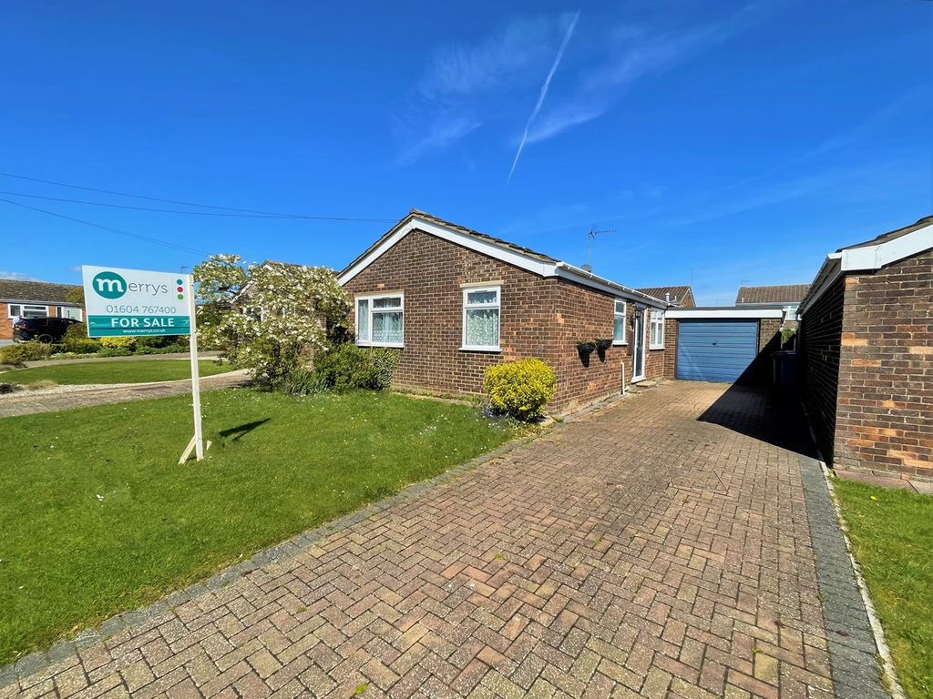 2 bed bungalow for sale in Ardens Grove, Rothersthorpe, Northampton NN7