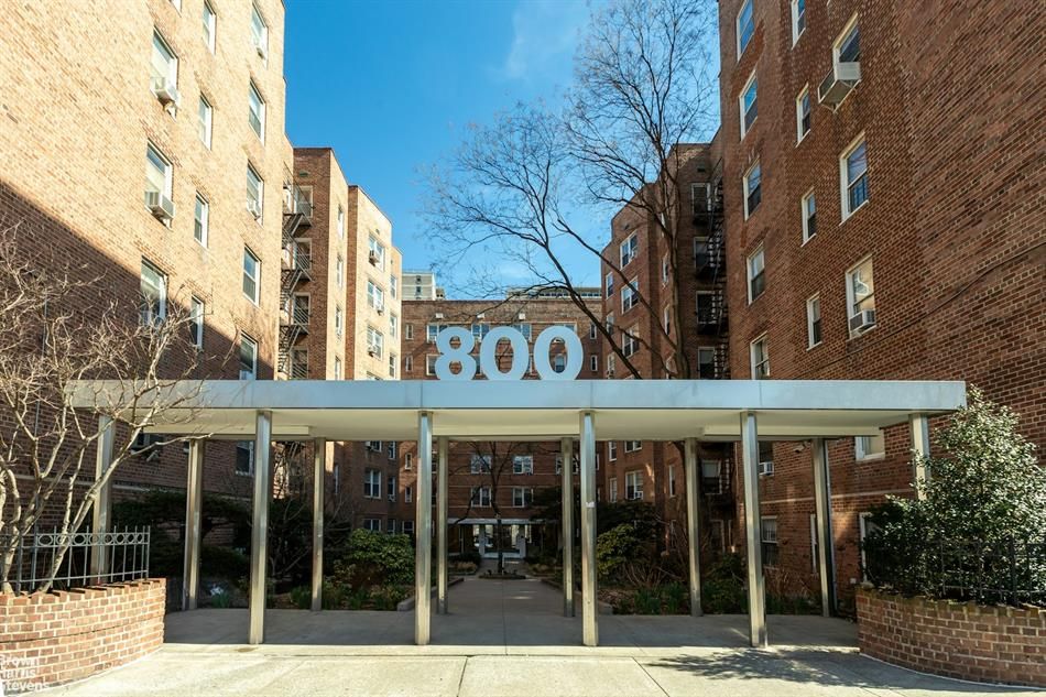 Studio for sale in 800 Grand Concourse In Concourse, Concourse, New