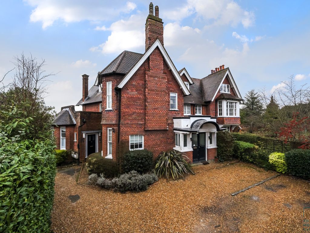 2 bed flat to rent in Warren Road, Guildford GU1, £1,575 pcm Zoopla