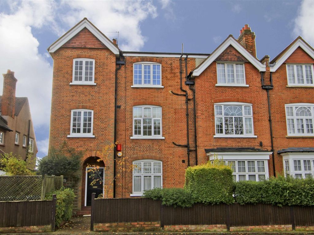 2 bed flat for sale in Cecil Park, Pinner HA5 Zoopla