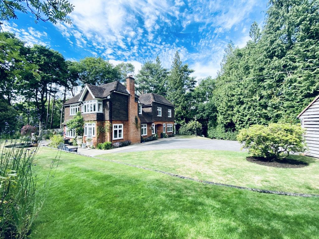 5 bed detached house for sale in Elvetham Road, Fleet GU51 Zoopla