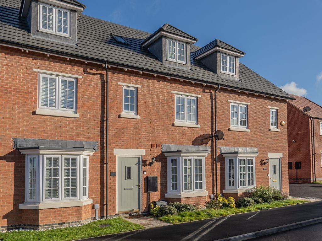 3 bed terraced house for sale in Harvington Crescent, Hanslope, Milton