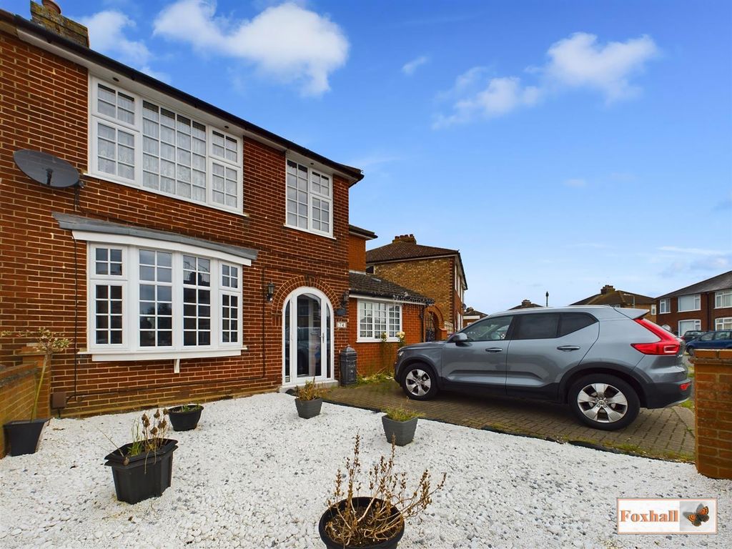 4 bed semidetached house for sale in Fairfield Road, Ipswich IP3, £