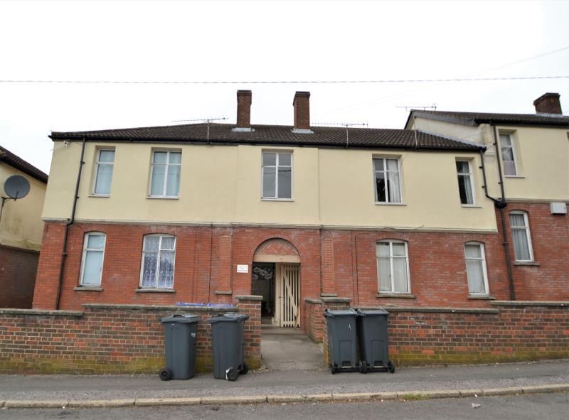 2 bed flat to rent in Ordnance Road, Tidworth SP9, £650 pcm Zoopla