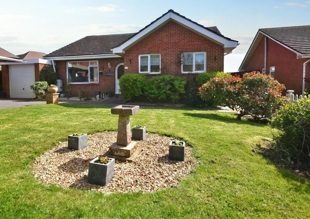 3 bed detached bungalow for sale in Buckingham Close, Exmouth, Devon