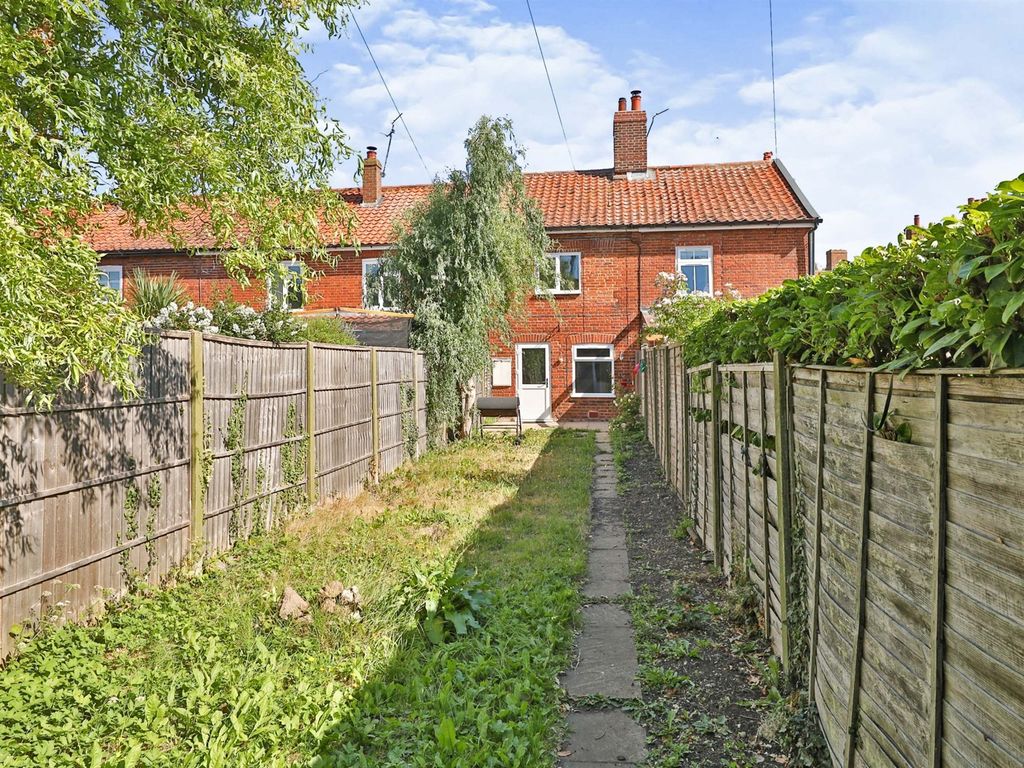 2 Bed Cottage For Sale In Foundry Square Dereham NR19 Zoopla