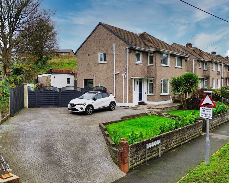 3 bed semidetached house for sale in 37 Ffordd Yr Eglwys, North