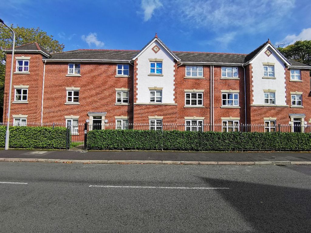 2 bed flat to rent in Greenwood Road, Wythenshawe, Manchester M22, £