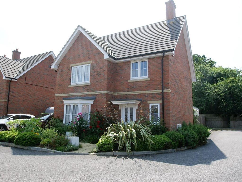 4 bed detached house to rent in Foxwood Gardens, Little Canfield, Dunmow CM6 Zoopla