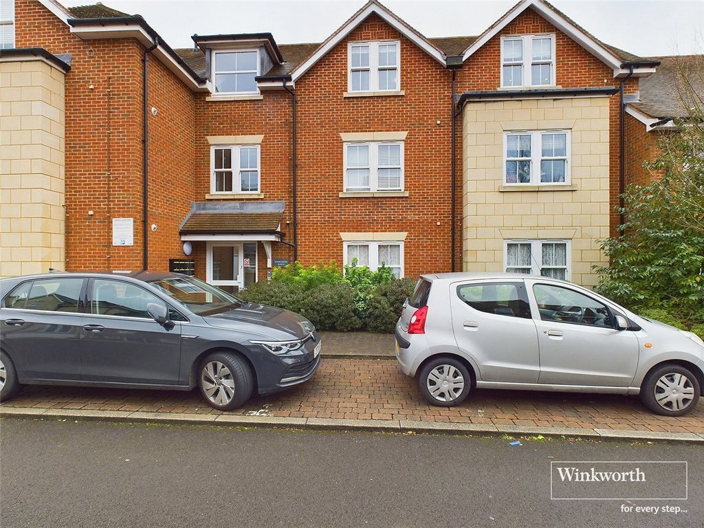 1 bed flat for sale in Haden Square, Reading, Berkshire RG1, £250,000