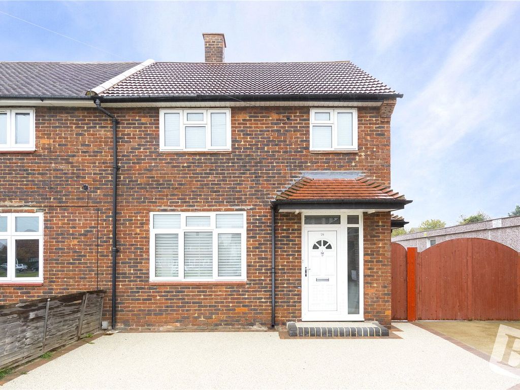 4 bed semidetached house for sale in Araglen Avenue, South Ockendon