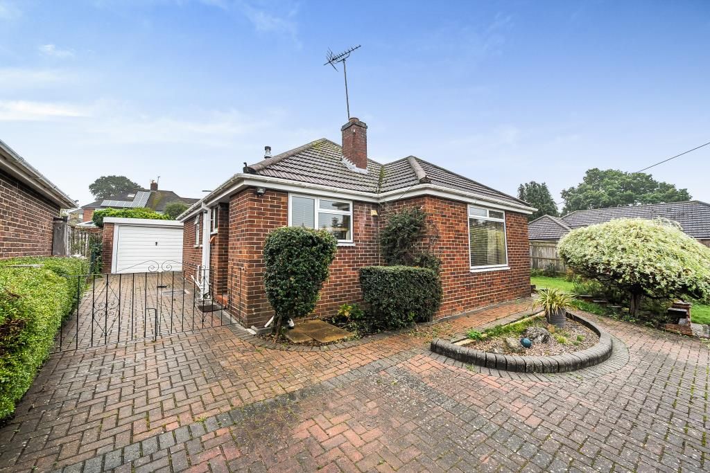 3 bed detached bungalow for sale in Emmer Green, Convenient For