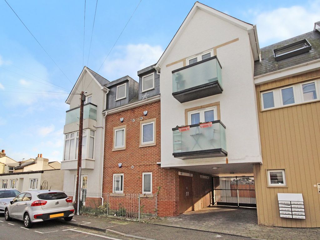 East Road, Welling, Kent DA16  