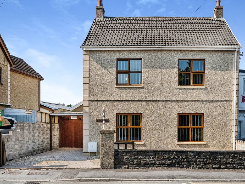 4 bed detached house for sale in Llwynhendy Road, Llwynhendy, Llanelli