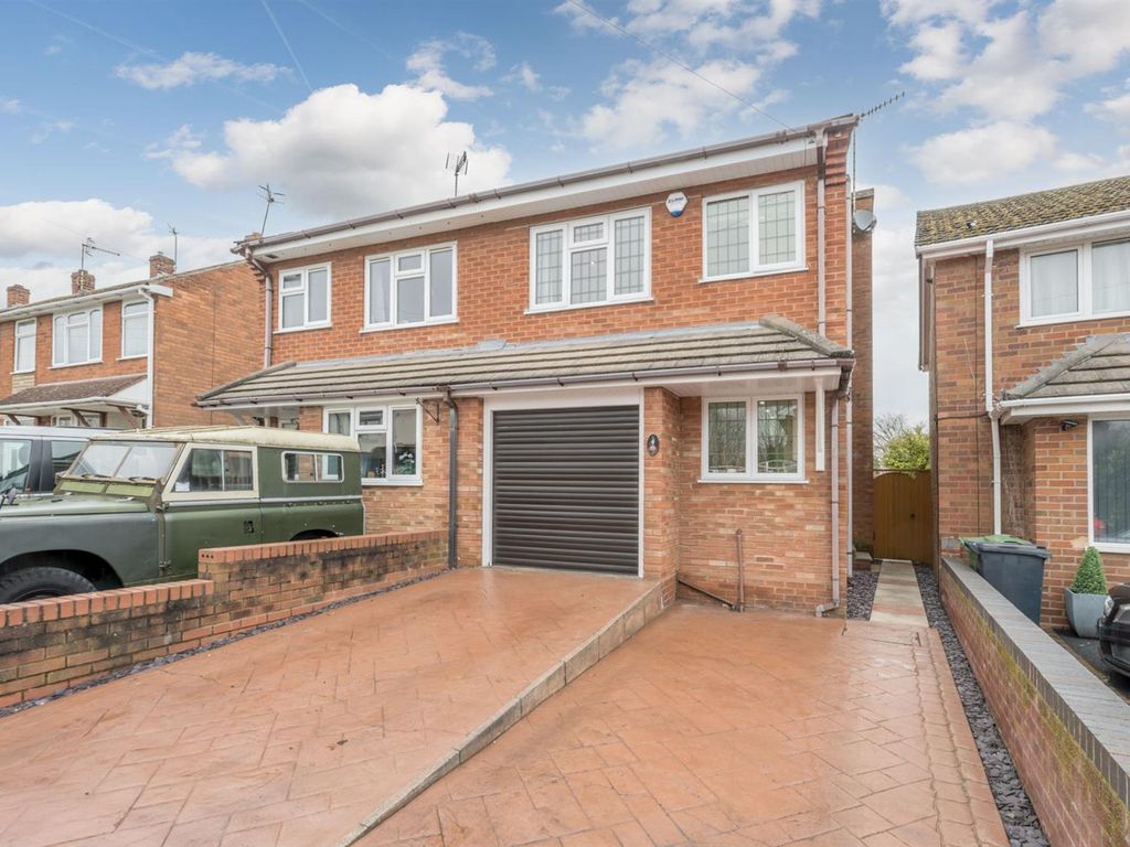 3 bed semidetached house for sale in Mount Pleasant, Kingswinford DY6