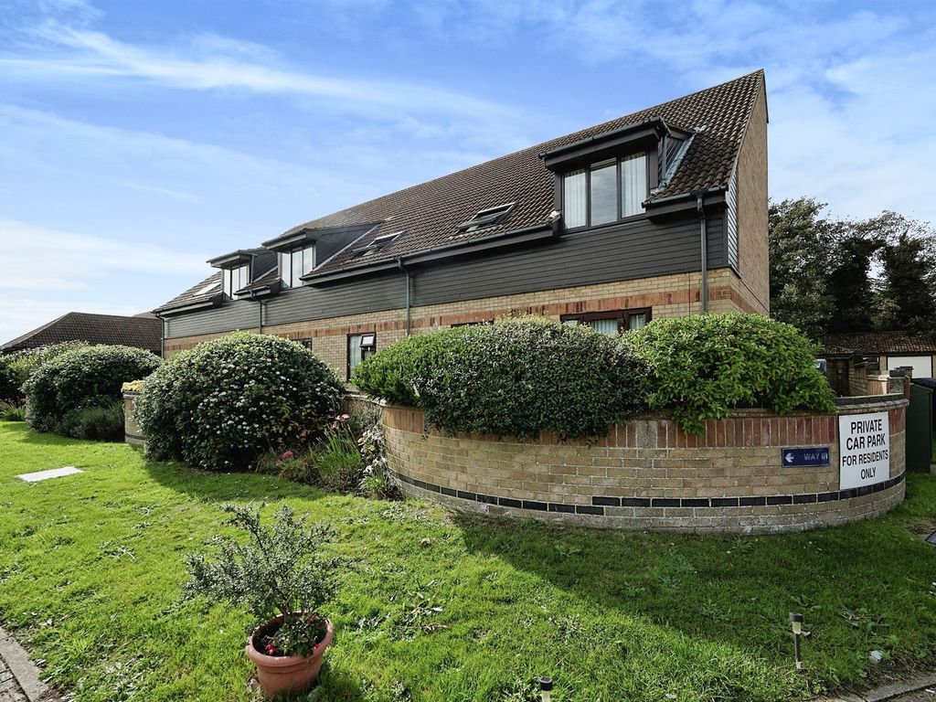 2 bed flat for sale in Links Road, Gorleston, Great Yarmouth NR31, £