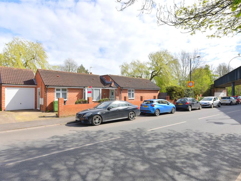 2 bed detached bungalow for sale in Huntington Road, York YO31, £