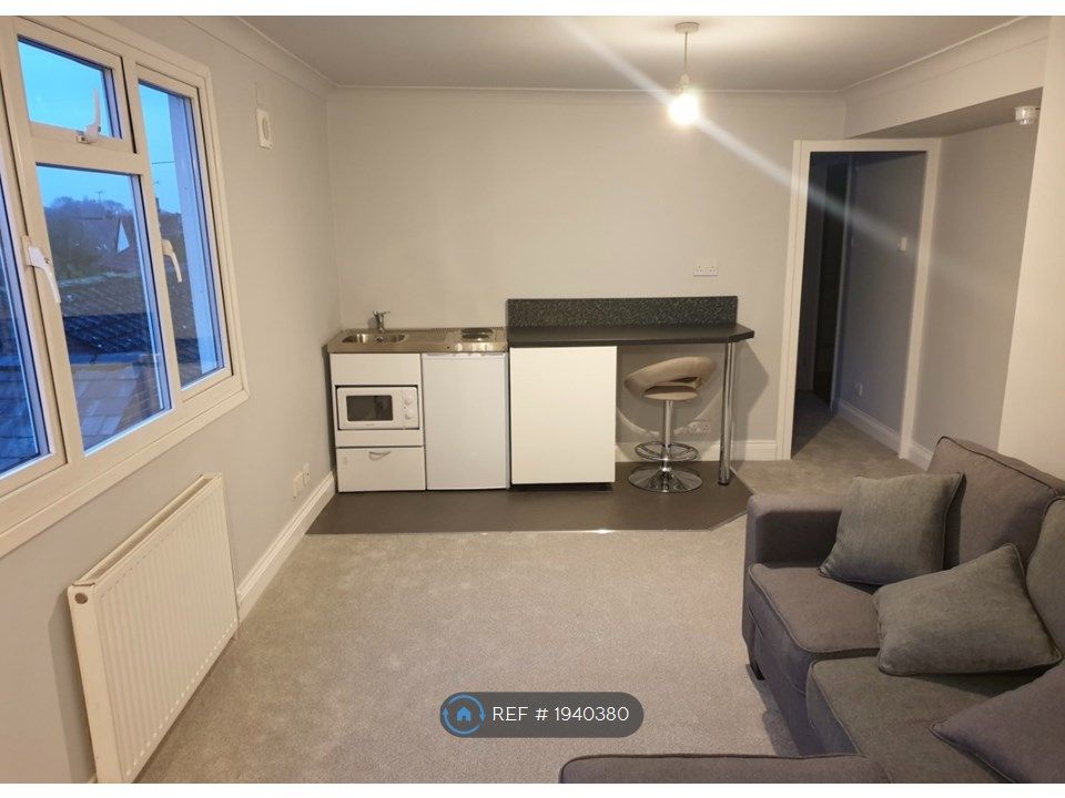 1 bed flat to rent in London Road, Chalfont St. Giles HP8, £1,100 pcm