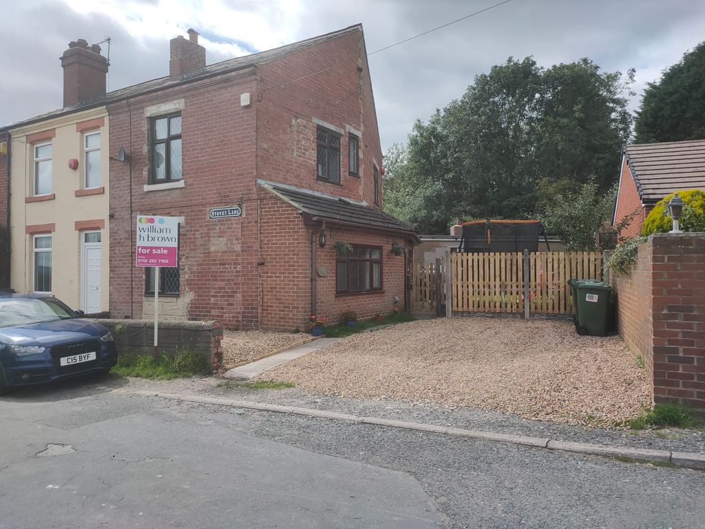 4 bed end terrace house for sale in Stoney Lane, East Ardsley