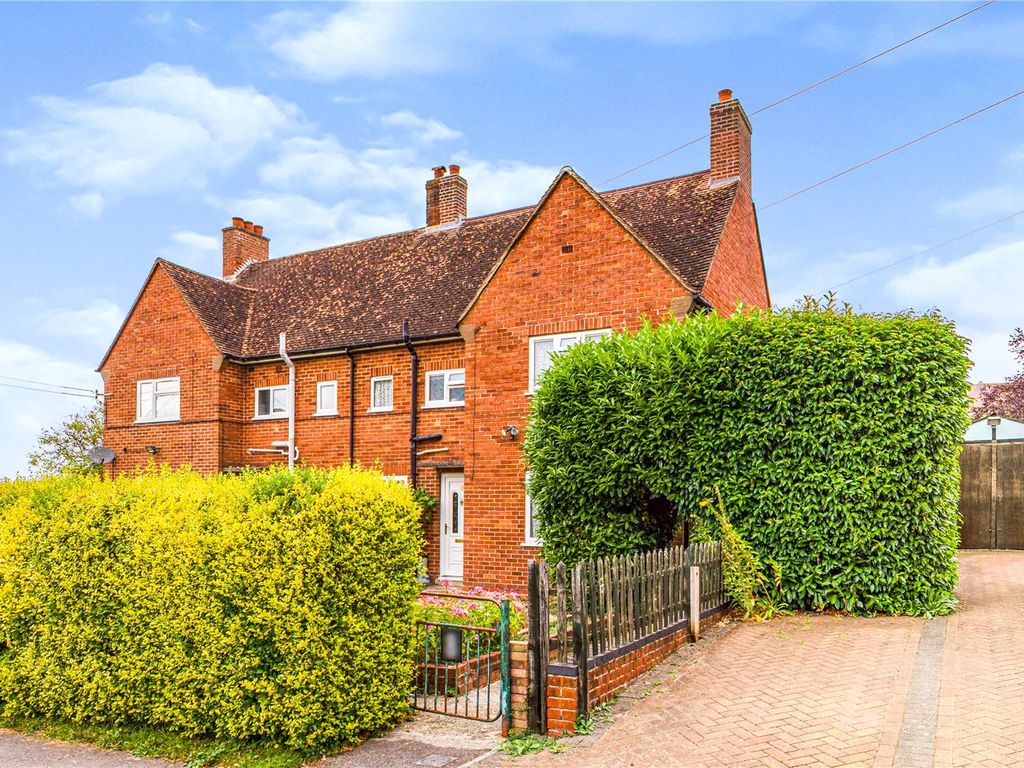 3 bed semidetached house for sale in South Road, Kingsclere, Newbury