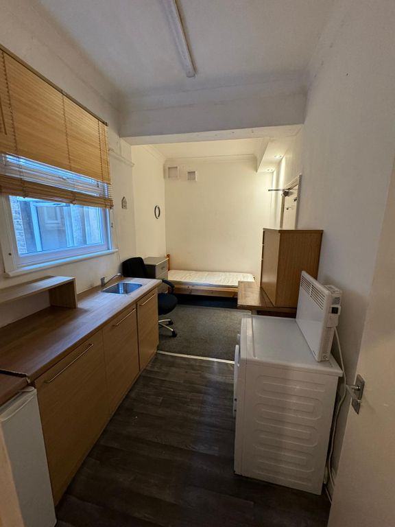 Studio to rent in Ripple Road, Barking IG11, £900 pcm Zoopla