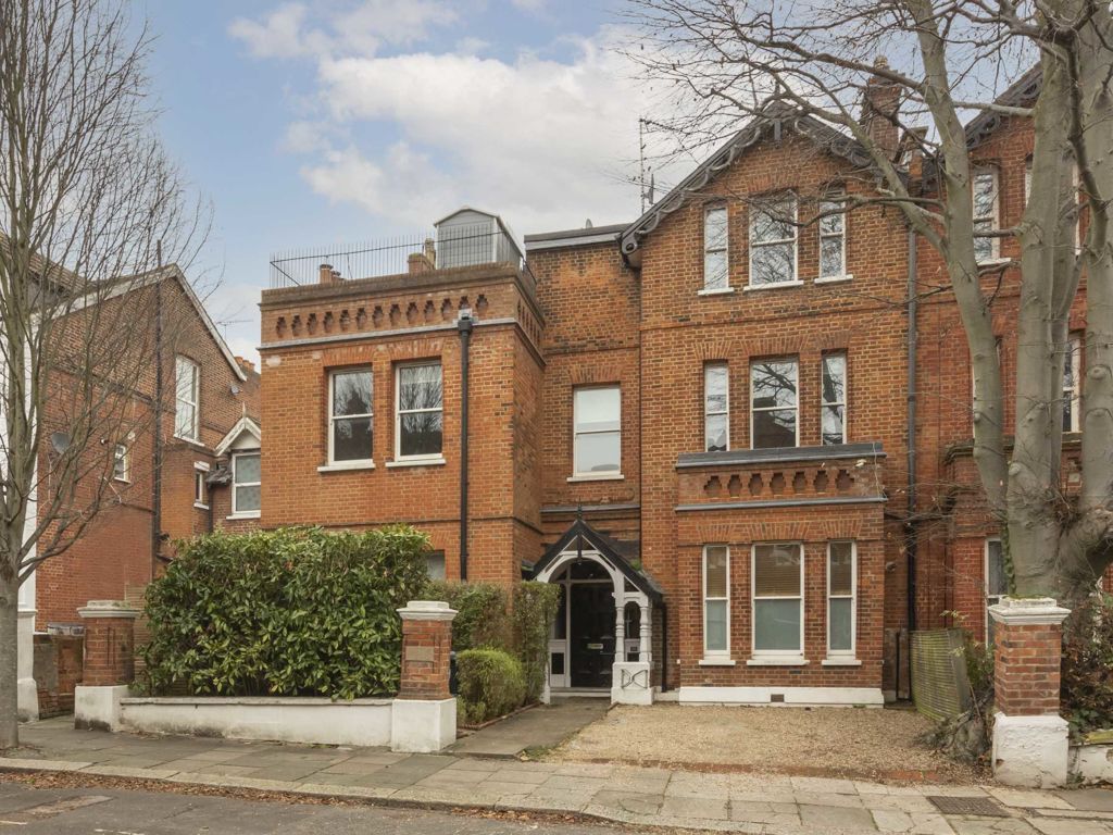 2 bed flat for sale in Avenue Gardens, London W3, £450,000 Zoopla