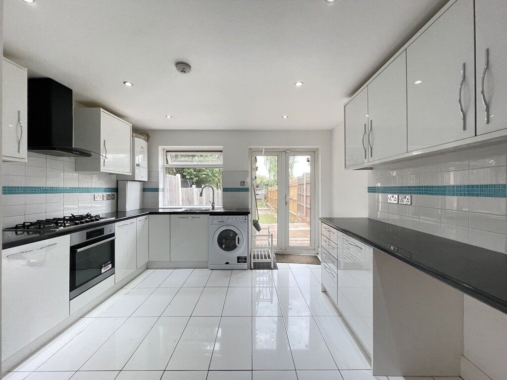 3 bed terraced house for sale in Montrose Avenue, Welling DA16 Zoopla