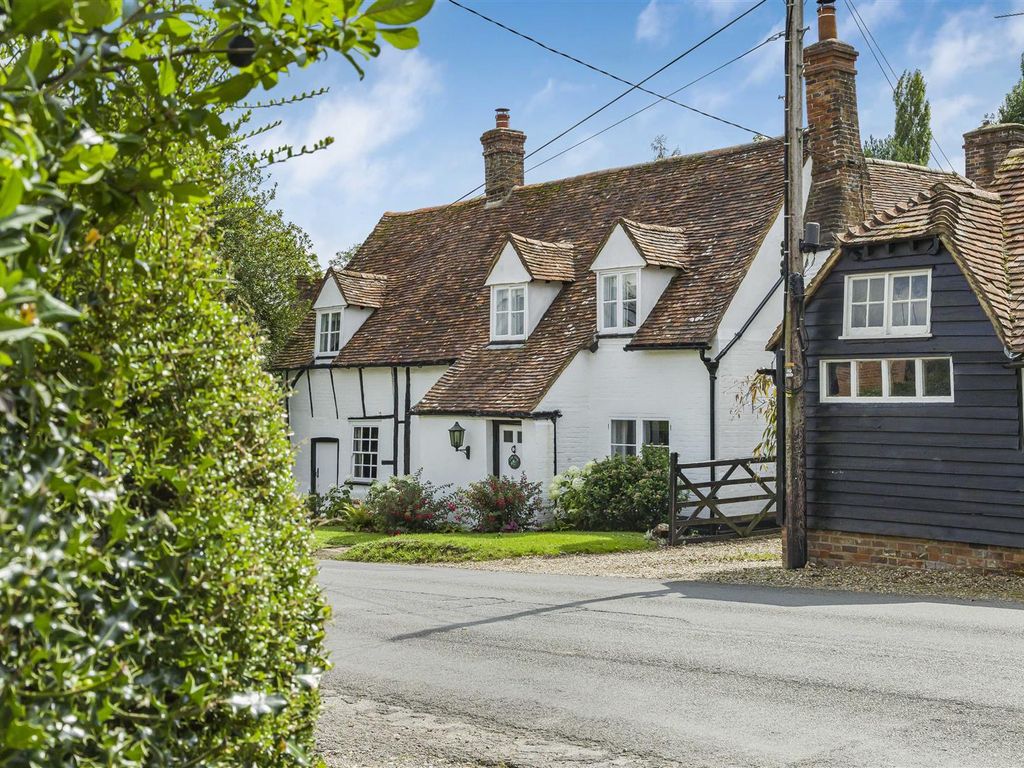 5 bed detached house for sale in Stoke Row, HenleyOnThames RG9, £