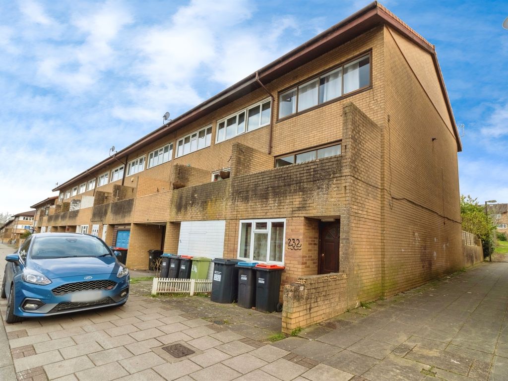 5 bed terraced house for sale in Conniburrow Boulevard, Conniburrow