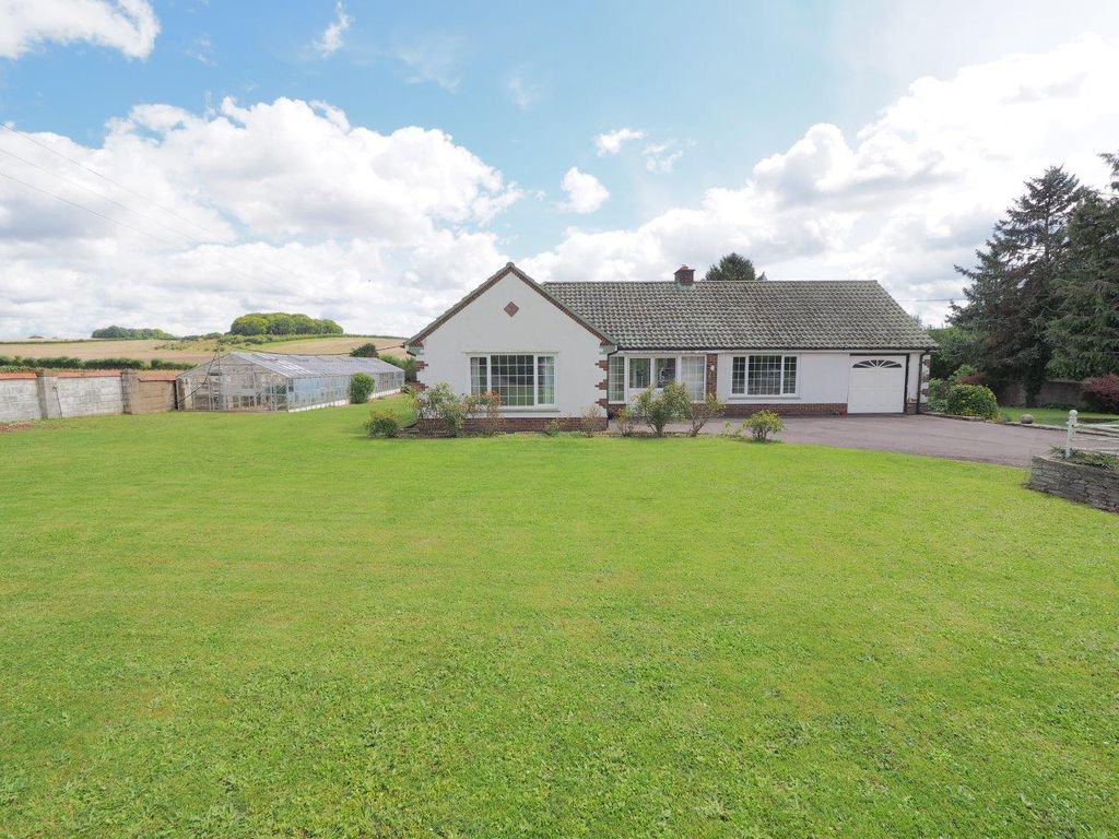 4 bed bungalow for sale in Firs Close, Firsdown, Salisbury SP5, £