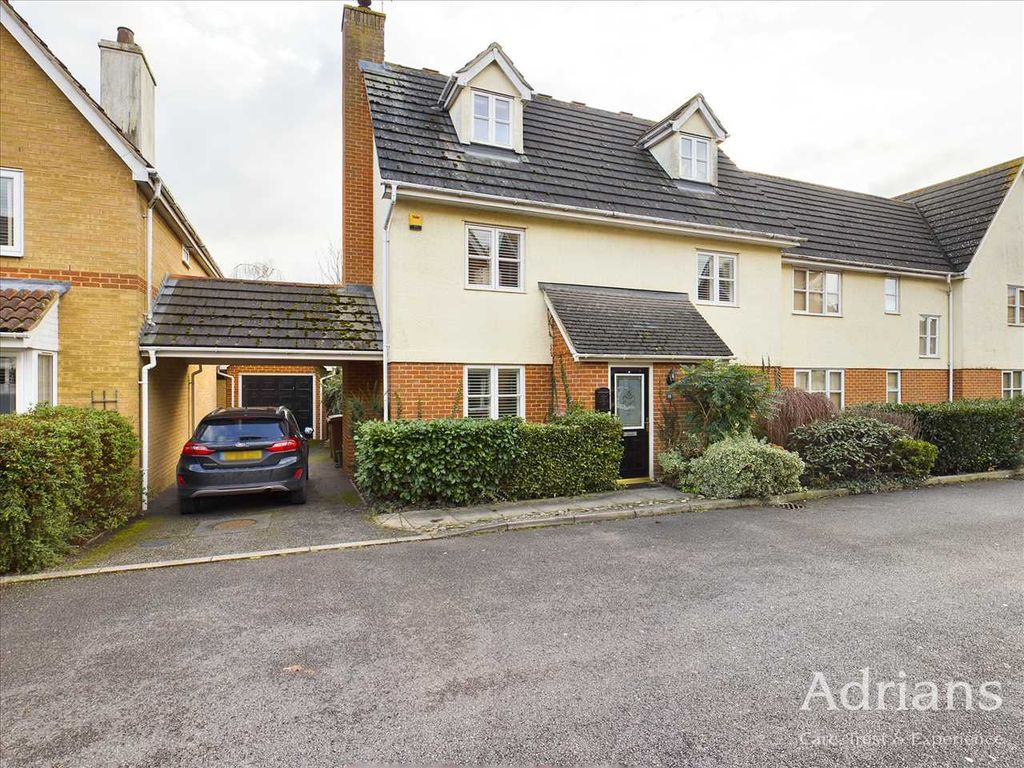 4 bed property for sale in Isaac Square, Great Baddow, Chelmsford CM2