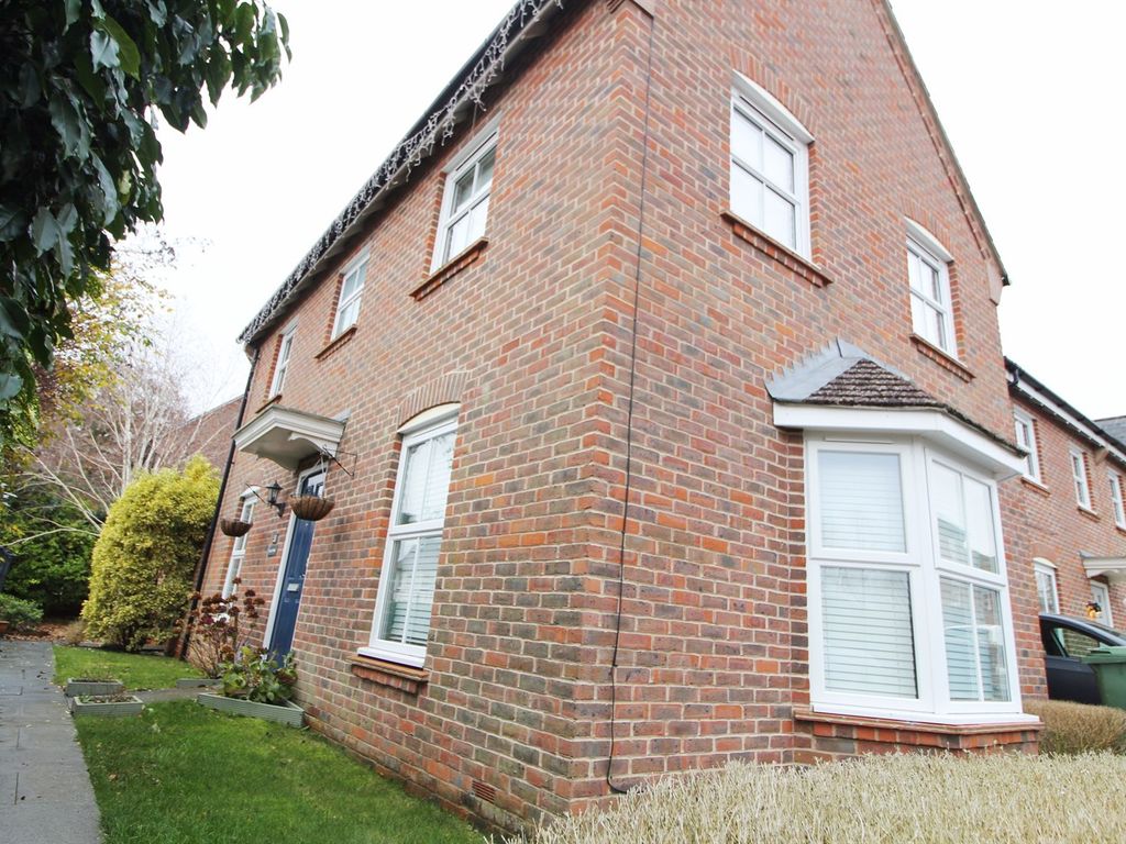 3 bed linkdetached house to rent in Avington Way, Hook RG27, £1,800