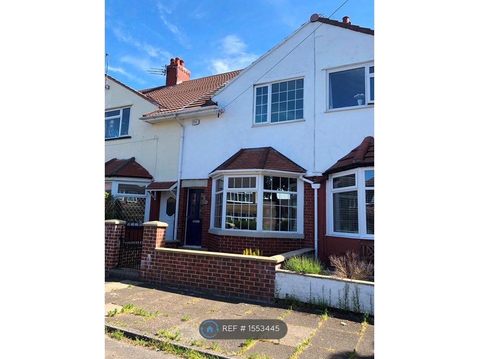 2 bed terraced house to rent in Merton Road, Prestwich, Manchester M25