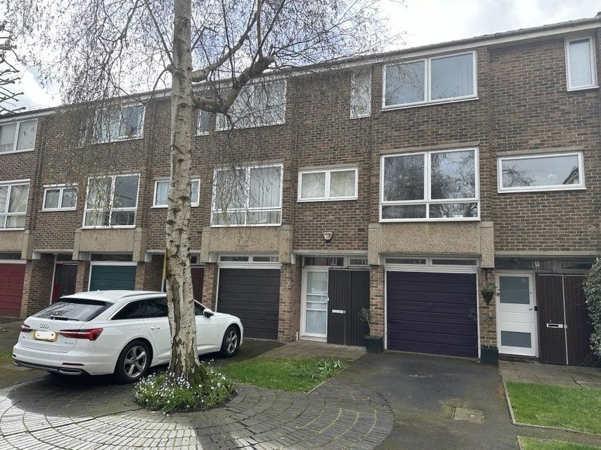 5 bed terraced house to rent in Deena Close, West Acton, London W3, £