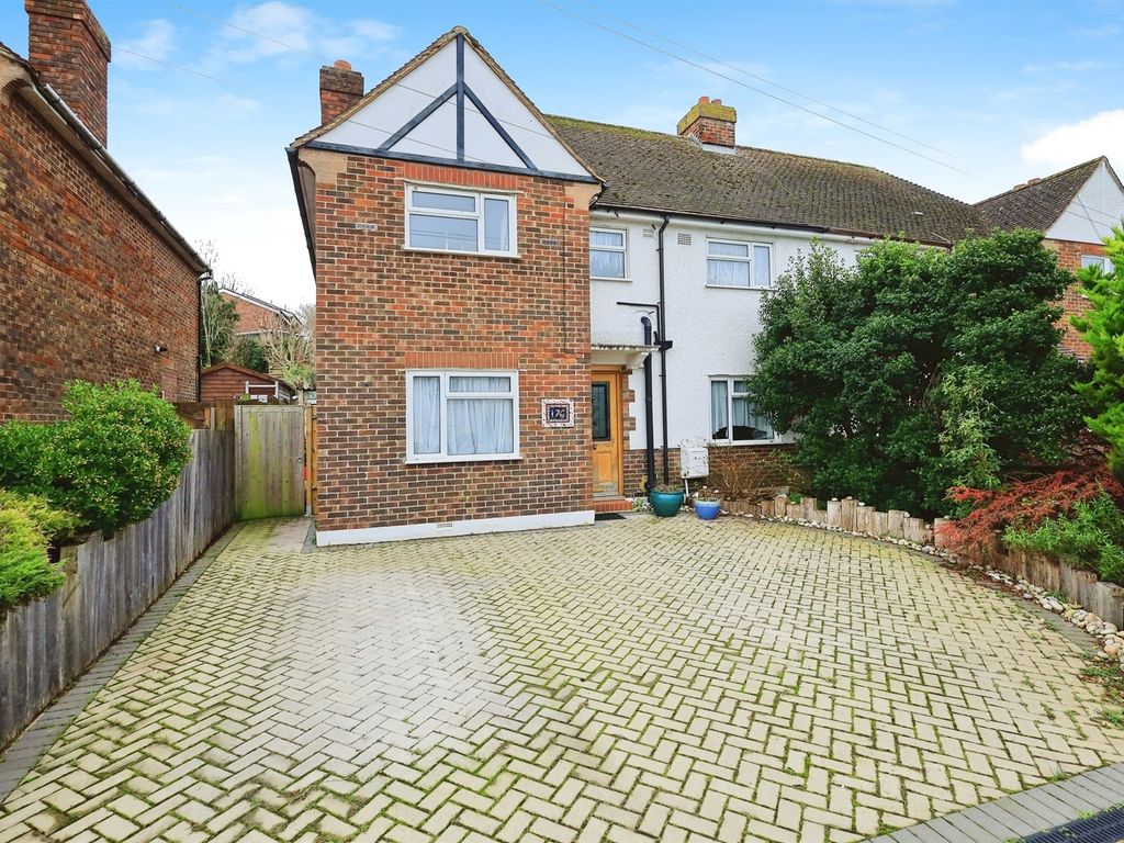 4 bed semidetached house for sale in Vale Road, Seaford BN25, £375,000