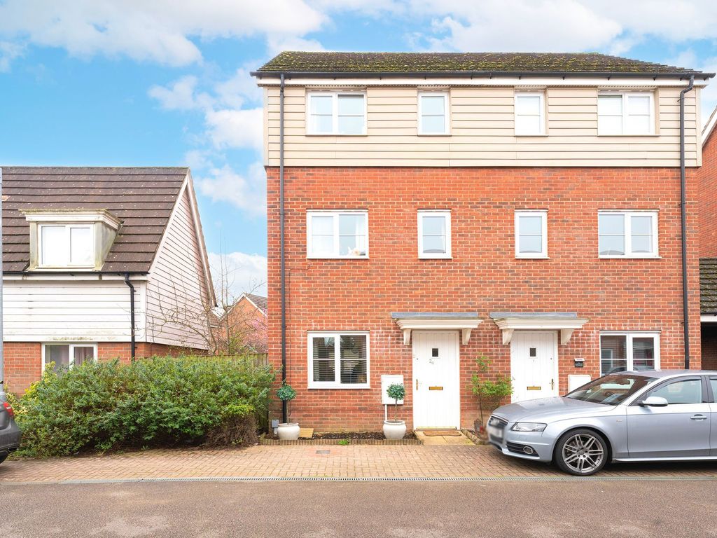 3 bed semidetached house for sale in Rose Avenue, Costessey, Norwich