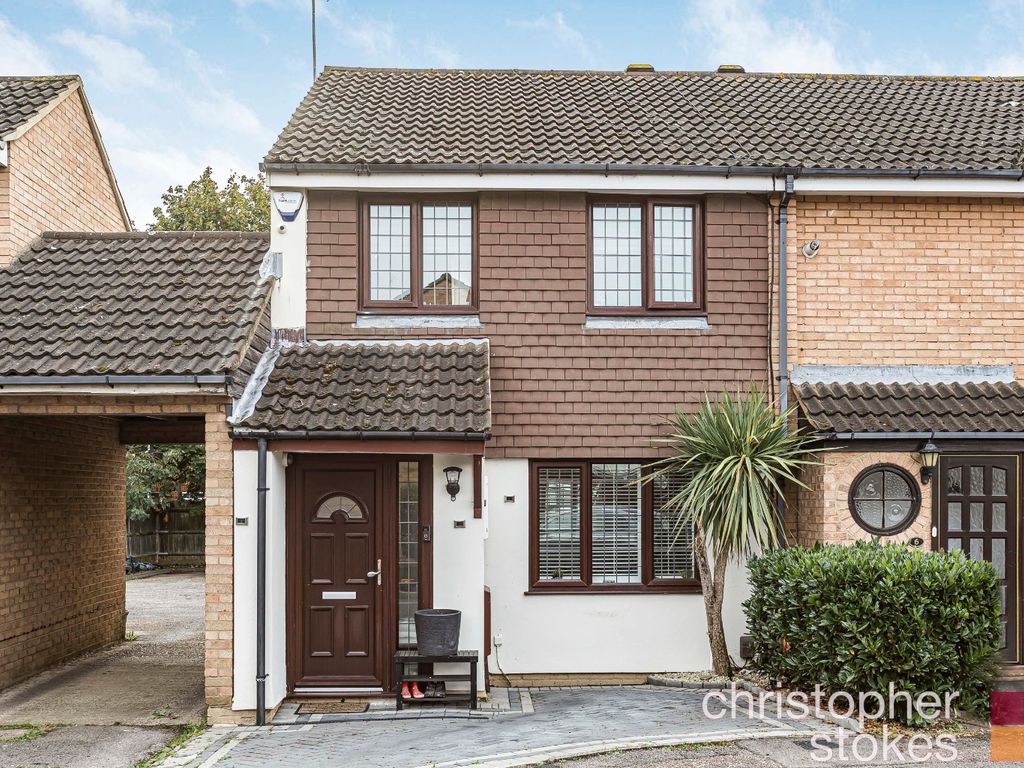 3 bed semidetached house for sale in Cranleigh Close, Cheshunt EN7, £