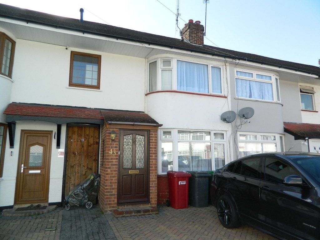 3 bed terraced house to rent in Lewins Way, Cippenham, Berkshire SL1